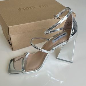 Steve Madden Tammy Heels in Silver Metallic